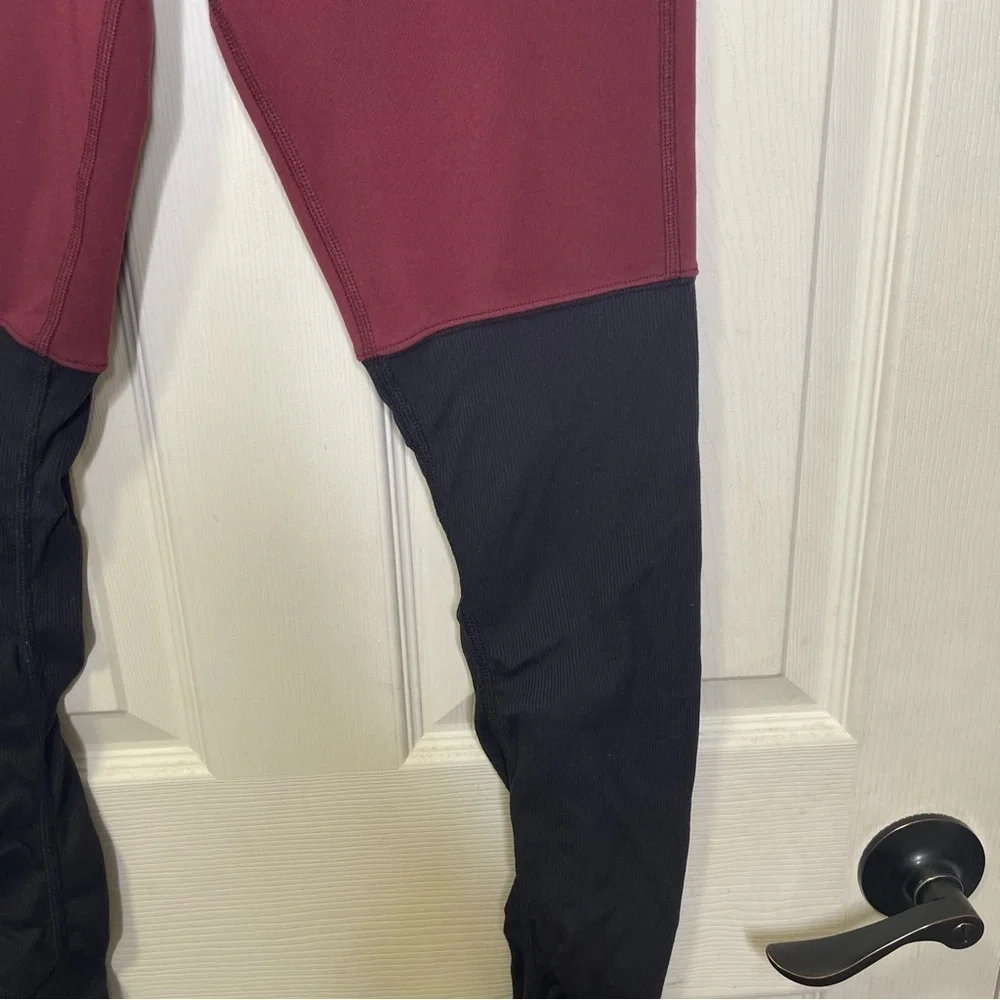 Alo Yoga Women’s Maroon And Black Ribbed Leggings Sz S